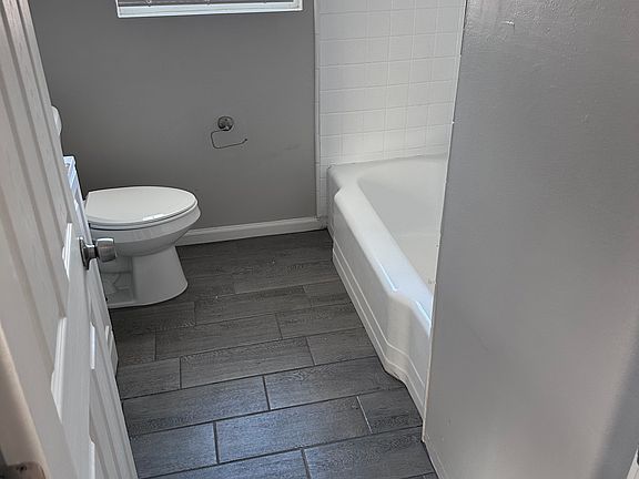 5th image of 4940 Willowbrook Dr