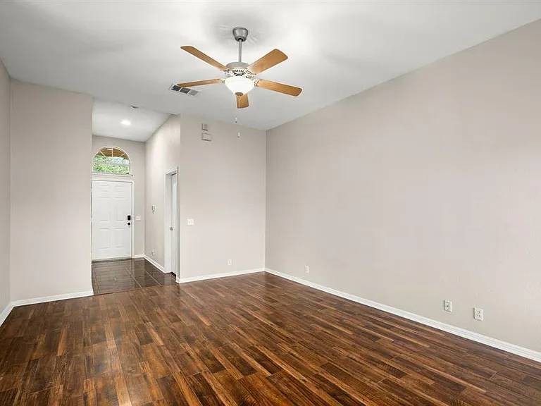 14901 Nuttall Dr — Photo 2