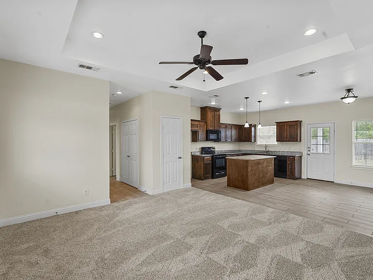 2103 Oliver St — Photo 9