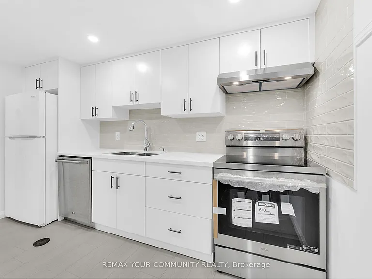 39 Veerland Dr #BASEMENT — Photo 7