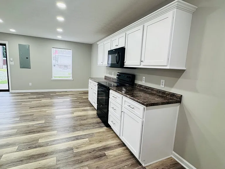 120 E Harrison St — Photo 10