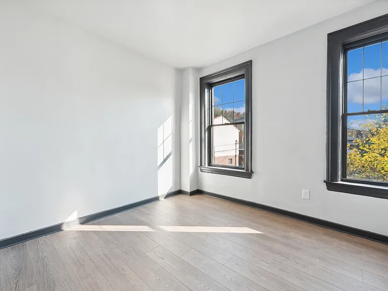 318 Middle Ave #5 — Photo 10
