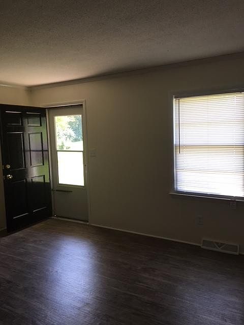 2nd image of 1023 Hinkle Ln