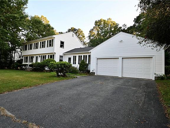 3rd image of 20 Larchwood Dr