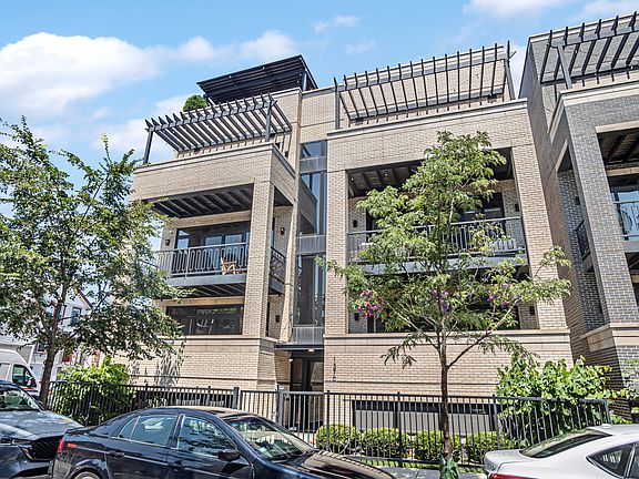 2nd image of 1370 W Walton St #2E