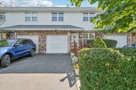Broadlawn Dr-S1308-001.jpg