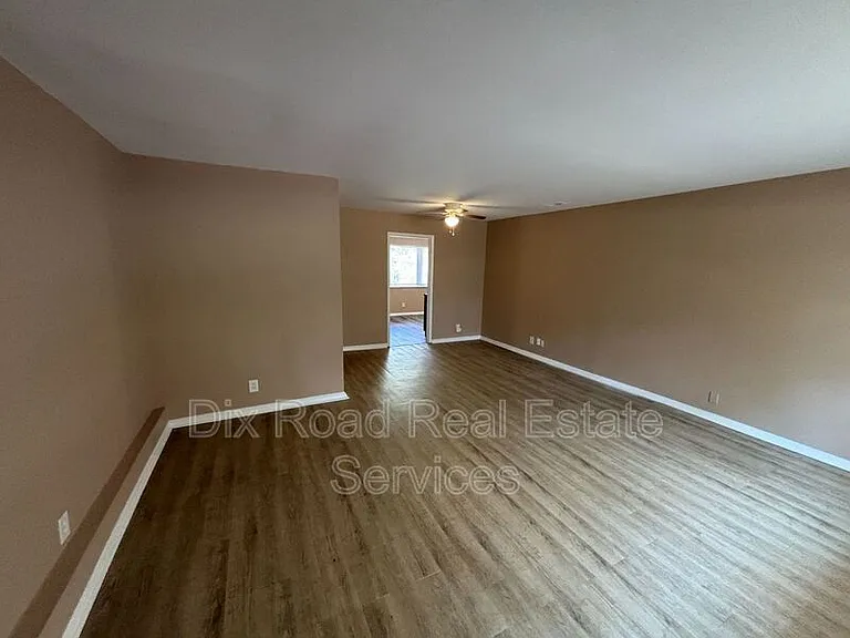 440 McCreary Ct — Photo 6