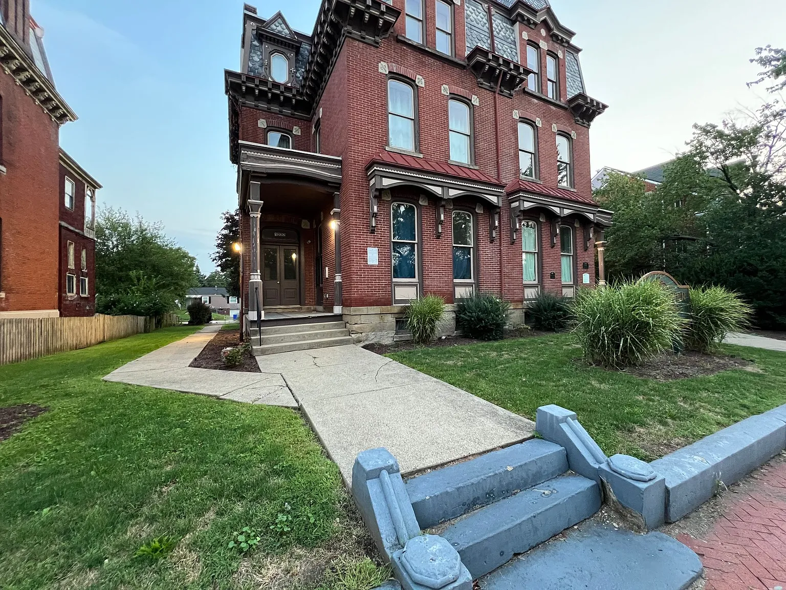 1220 Sheffield Street — Photo 3