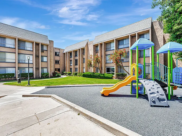 Independence Park Apartments — Photo 6