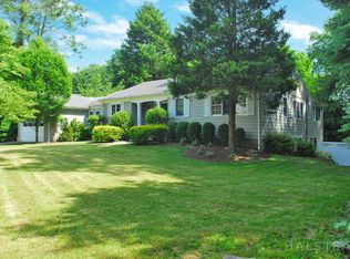 8 Mansfield Pl, Westport, CT 06880