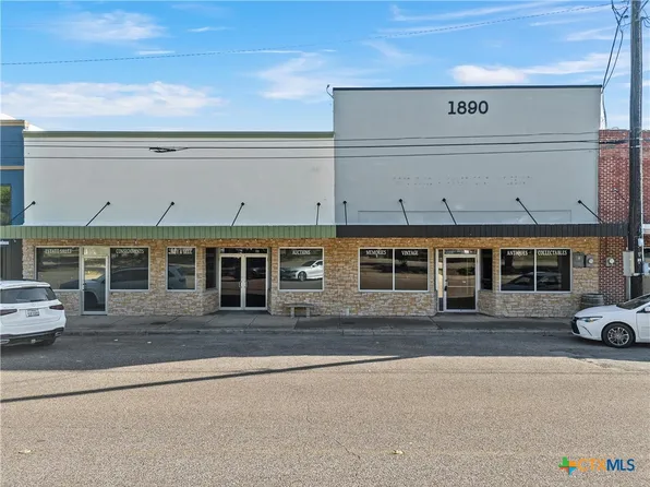 107 W Main St, Cameron, TX 76520