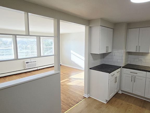 4th image of 11011 S Lloyd Dr #13