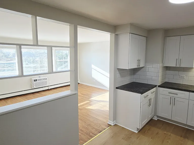 11011 - 13 South Lloyd Drive - #13 — Photo 4
