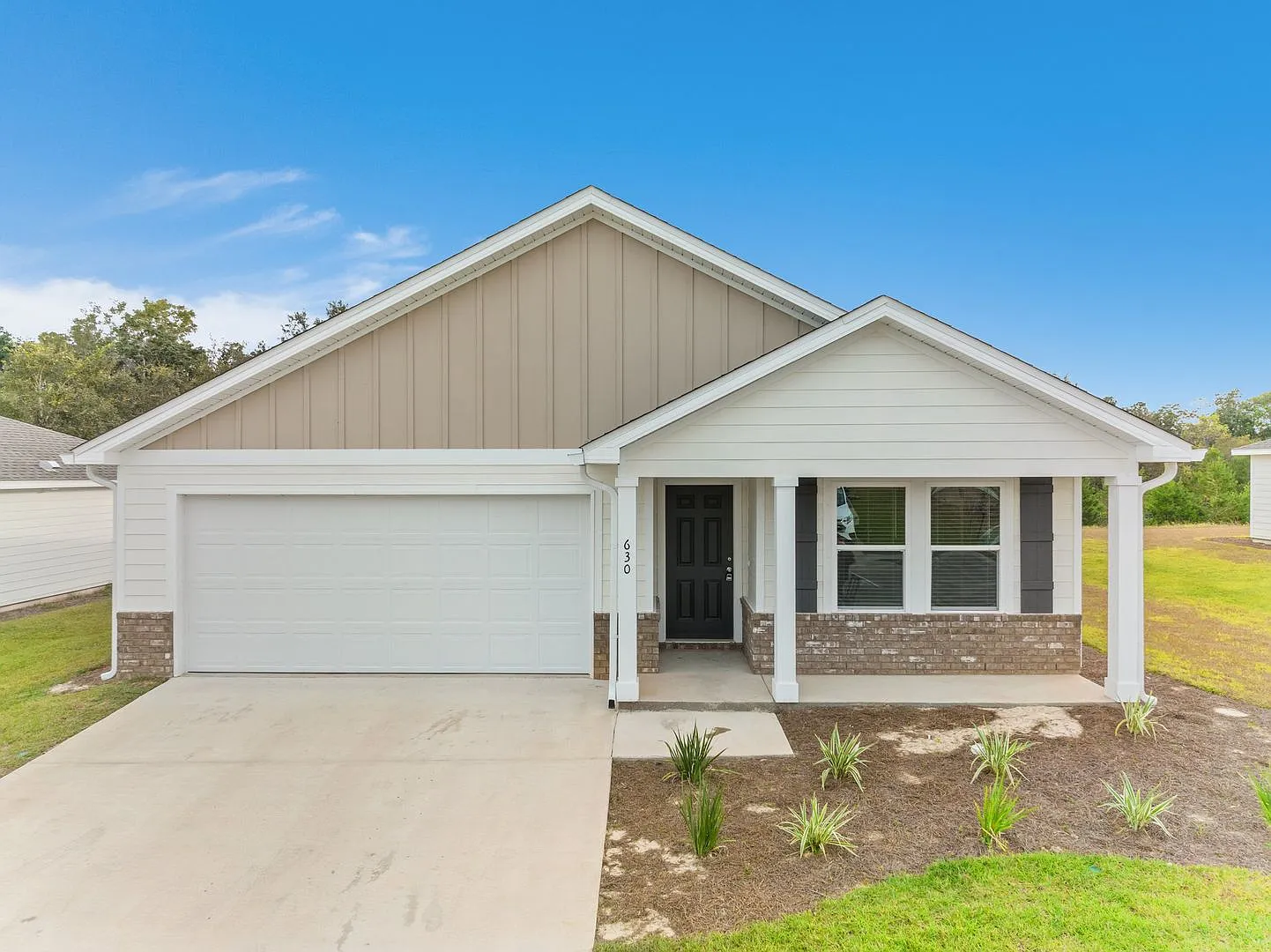 664 Whispering Creek Ave — Photo 1