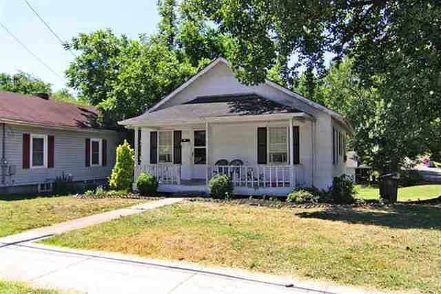 1st image of 921 Linden St