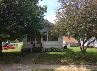 3302 Cleveland St, Clinton, IA 52732