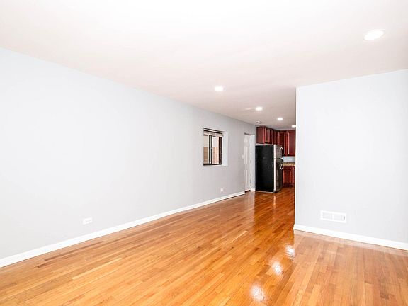 3rd image of 2042 W Erie St APT 1F
