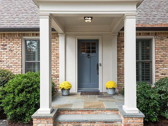 4th image of 4220 Exeter Close NW