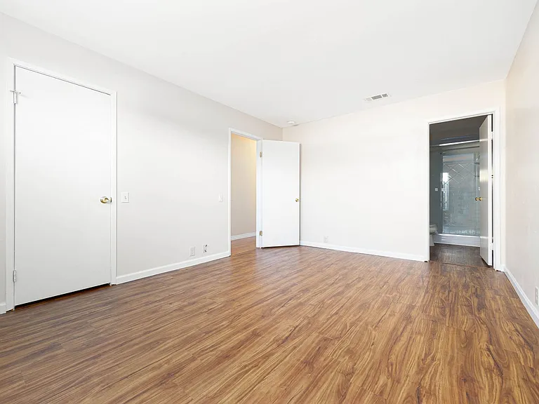 10536 Greenford Dr — Photo 15