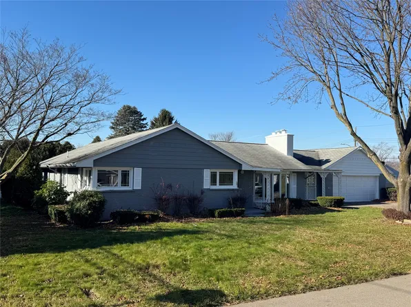 124 Eldredge Dr, Vestal, NY 13850