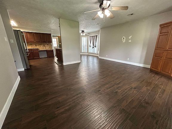 3rd image of 1141 Lake Land St