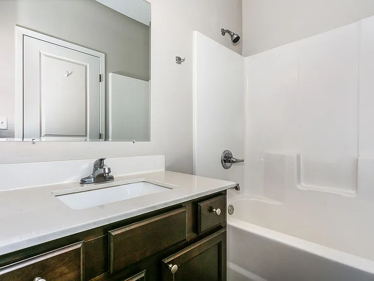 421 S Longbranch Dr — Photo 2