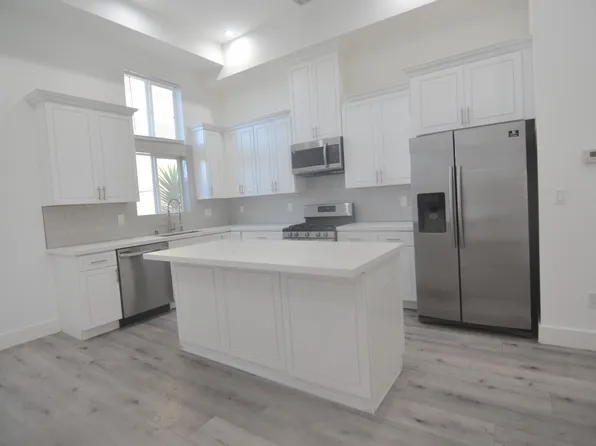 7131 S La Cienega Blvd, Los Angeles, CA 90045
