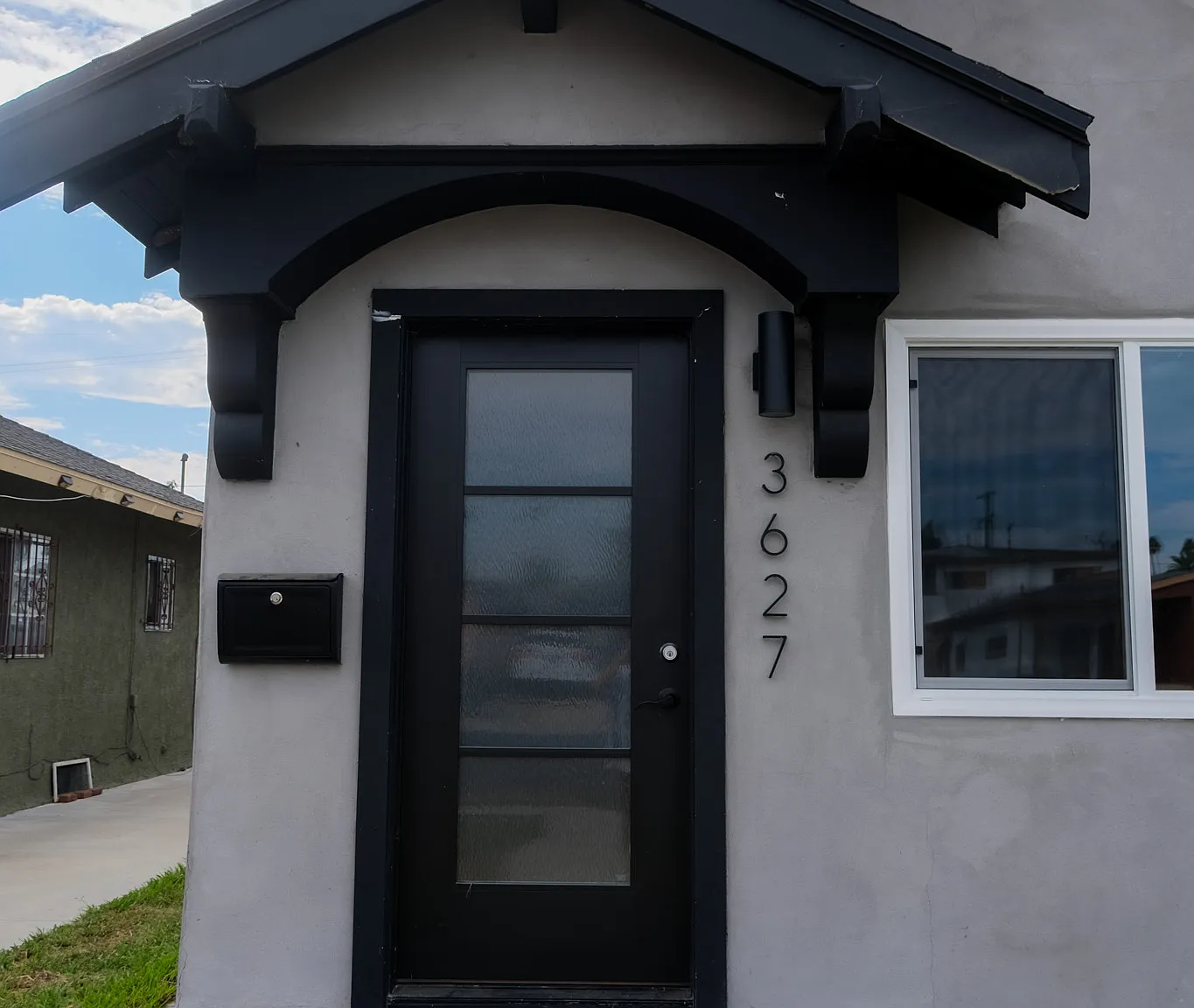 2 bed, 1.5 bath, 760 sqft, $2,700 — Photo 2