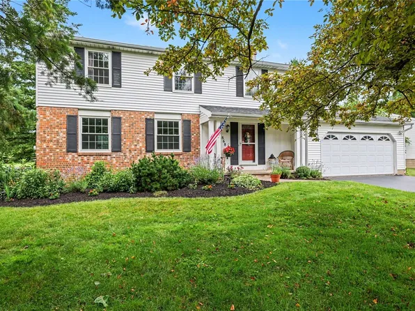 868 Independence Dr, Webster, NY 14580