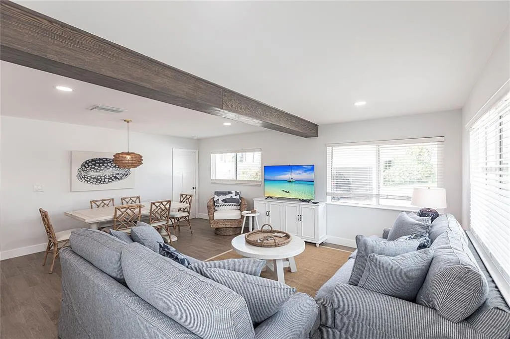 2 bed, 1.0 bath, 1014 sqft, $8,550 — Photo 3