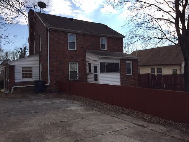 2nd image of 1906 Kenwood Blvd SE
