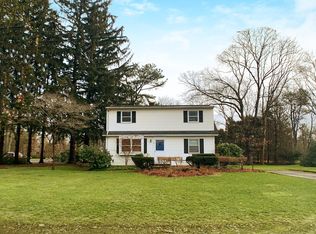 26 Timber Dr, Calverton, NY 11933