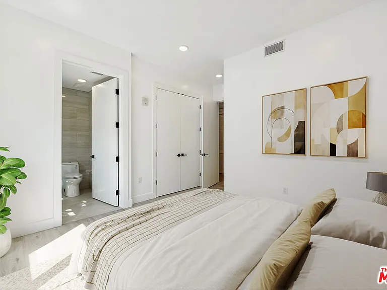 137 N Doheny Dr #3 — Photo 26