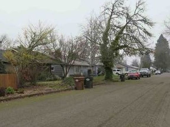 Exterior Neighborhood (street photo)