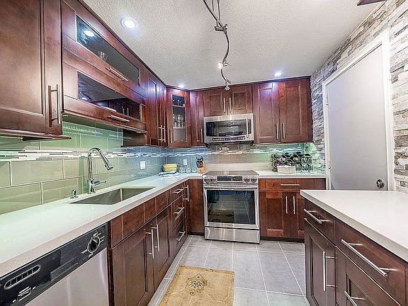Very Comfortable Kitchen, ne