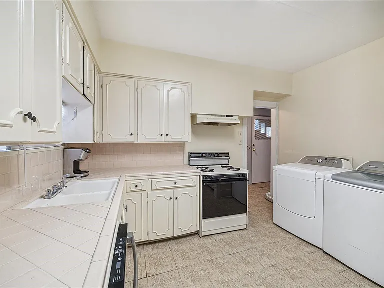 2113 Berry St #A — Photo 6