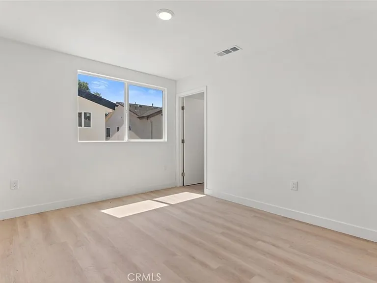 703 W 80th St — Photo 31