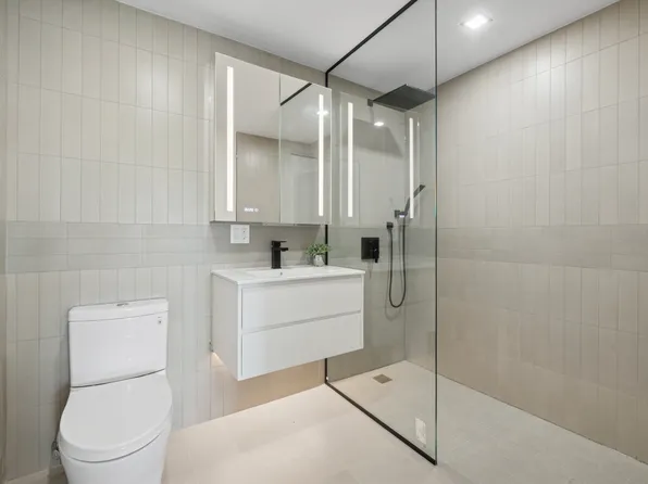 428 East 9th Street image 5 of 24