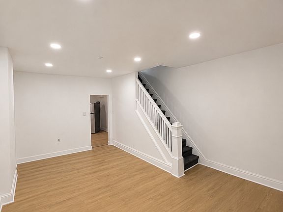 3rd image of 955 W Washington St