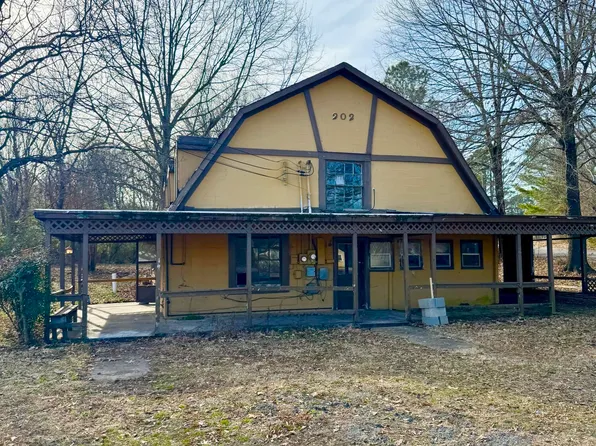 202 Lower Brownsville Rd, Jackson, TN 38301