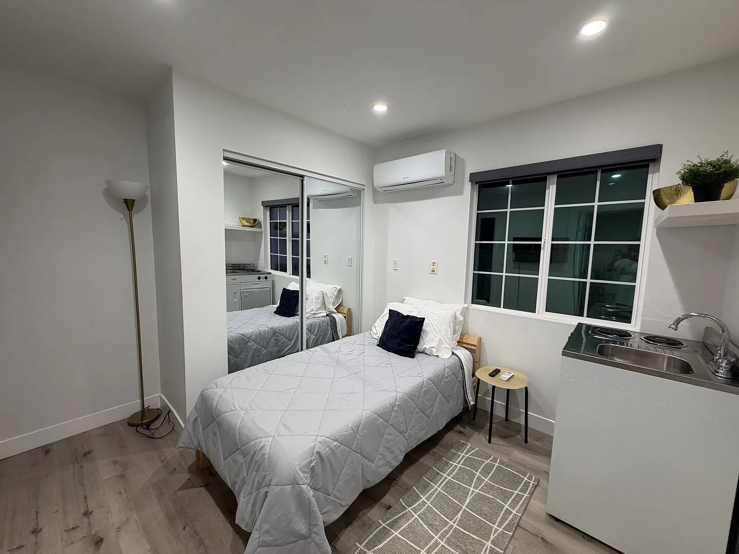 Private Fully Fenced Backyard, 2 Bedroom 2 Bathroom near Culver City — Photo 4