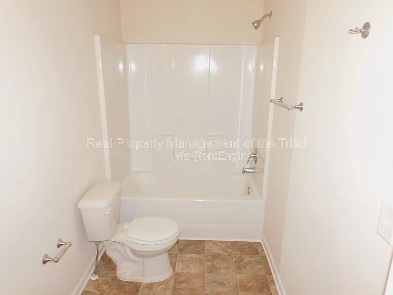 415 Hidden Brook Ln — Photo 16