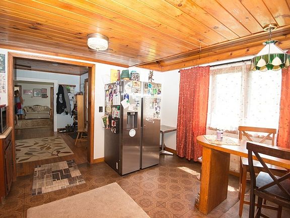 3rd image of 11 Maple St