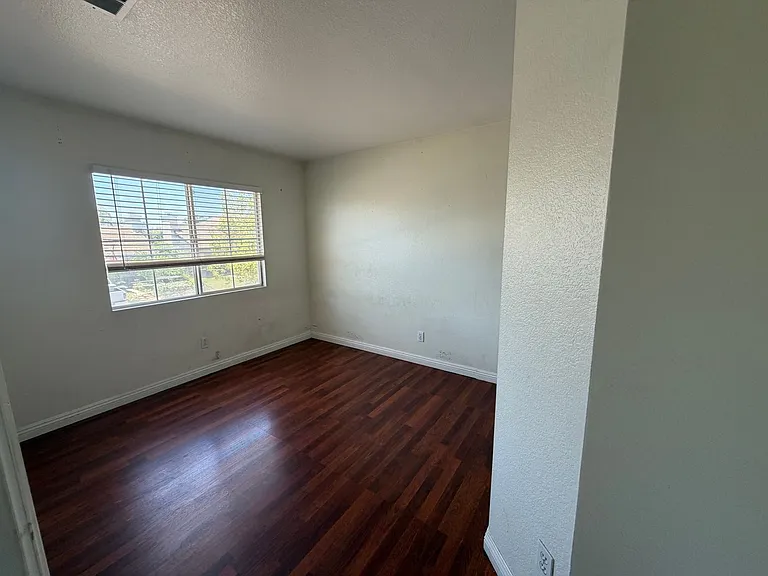 7622 Canberra Way — Photo 9