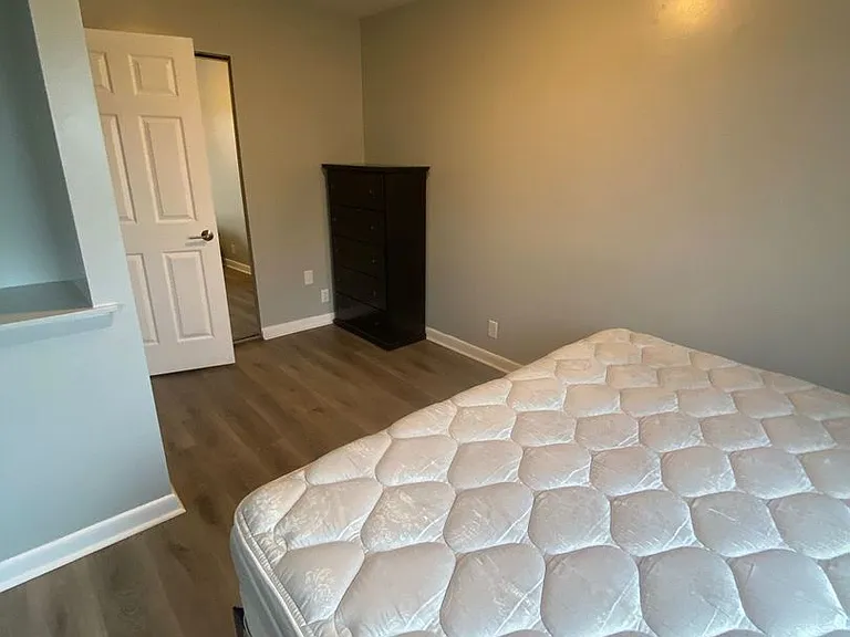 1380 Hunters Rd #J — Photo 9