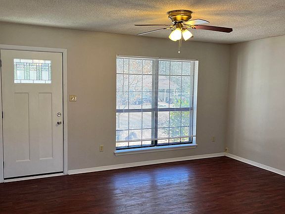 5th image of 21 Deerwood Dr