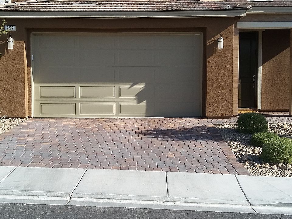 1st image of 952 Glenhaven Pl