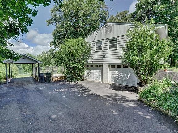 5th image of 21 Woodbine Dr