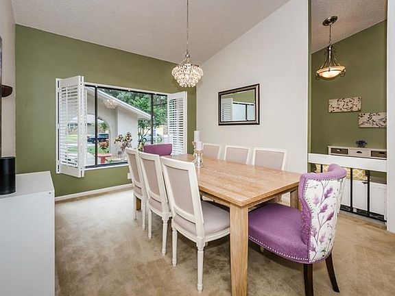 4th image of 137 Mayfair Cir W