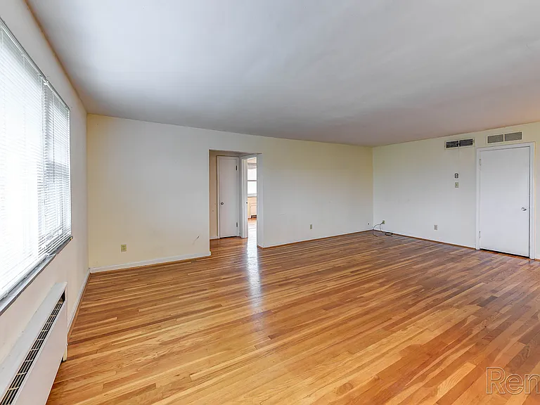 Eden Cliff Apartments — Photo 10